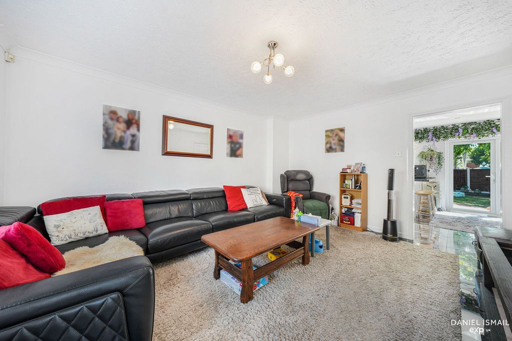 Property photo 2 of 28