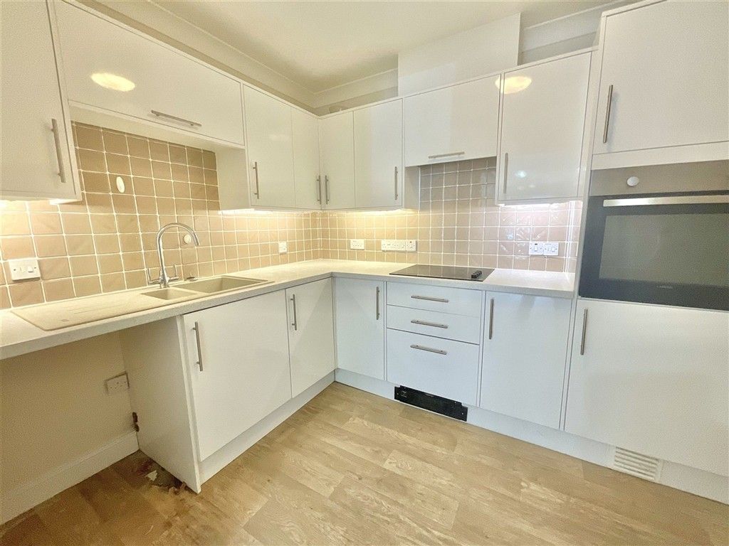 Property photo 1 of 11 Kitchen