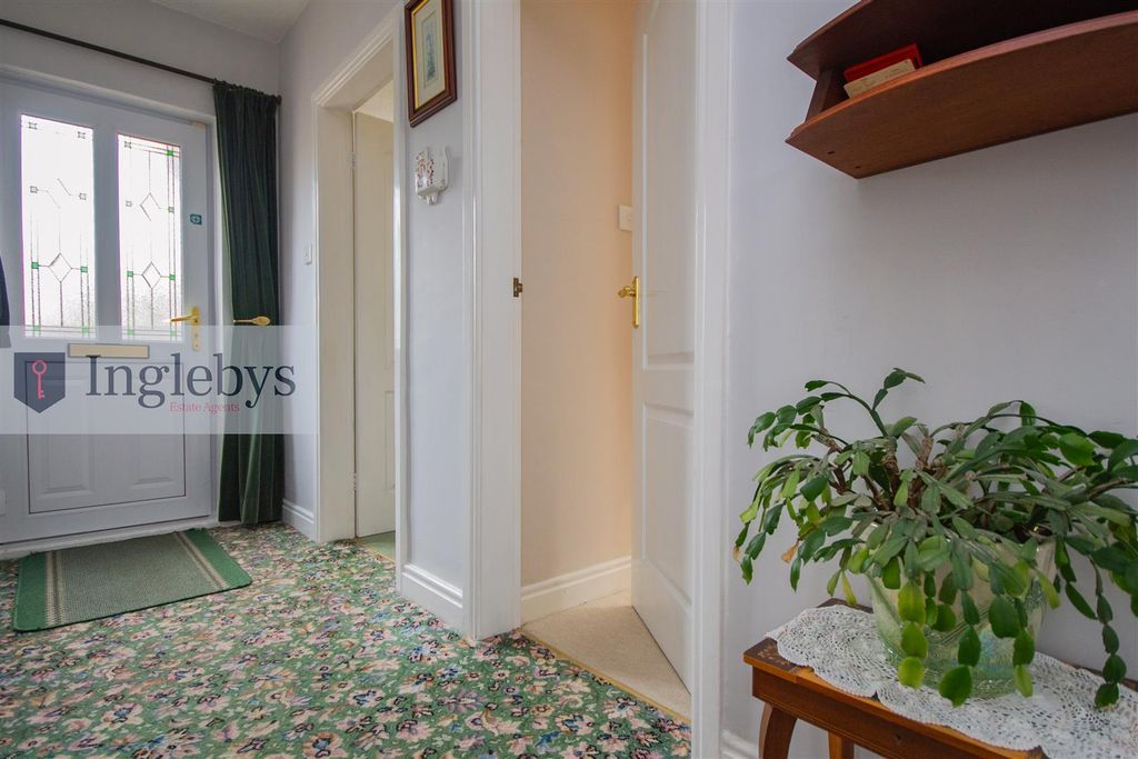 Property photo 2 of 31