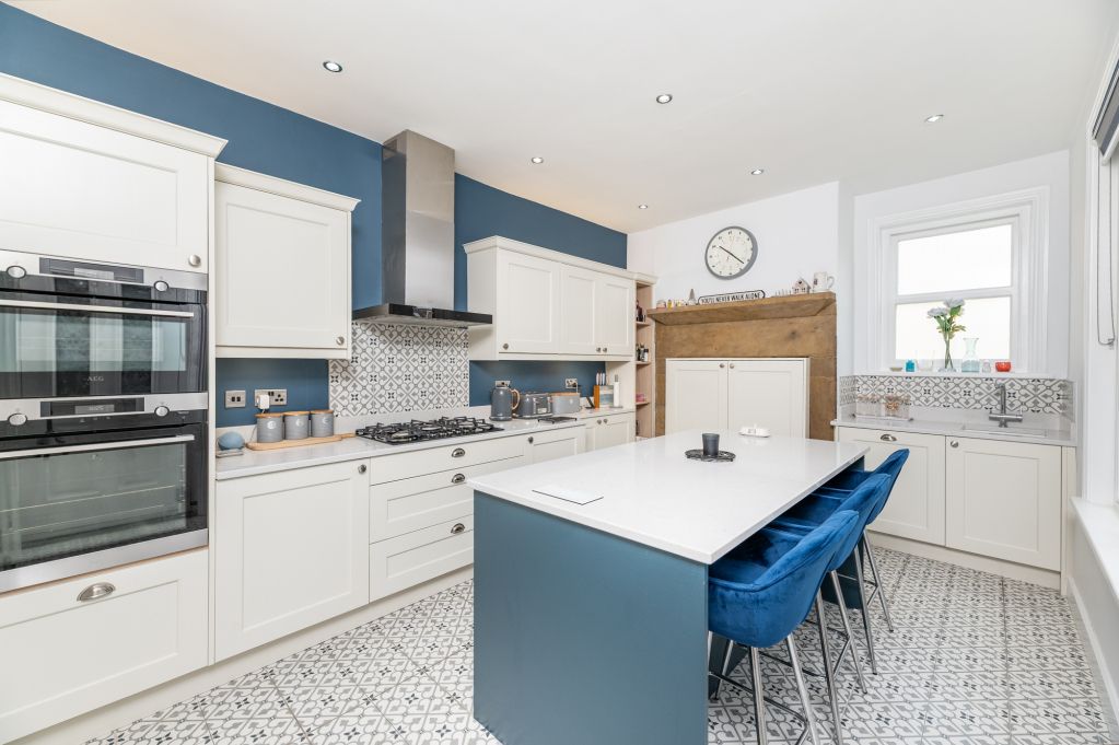 Property photo 3 of 42 Breakfast Kitchen