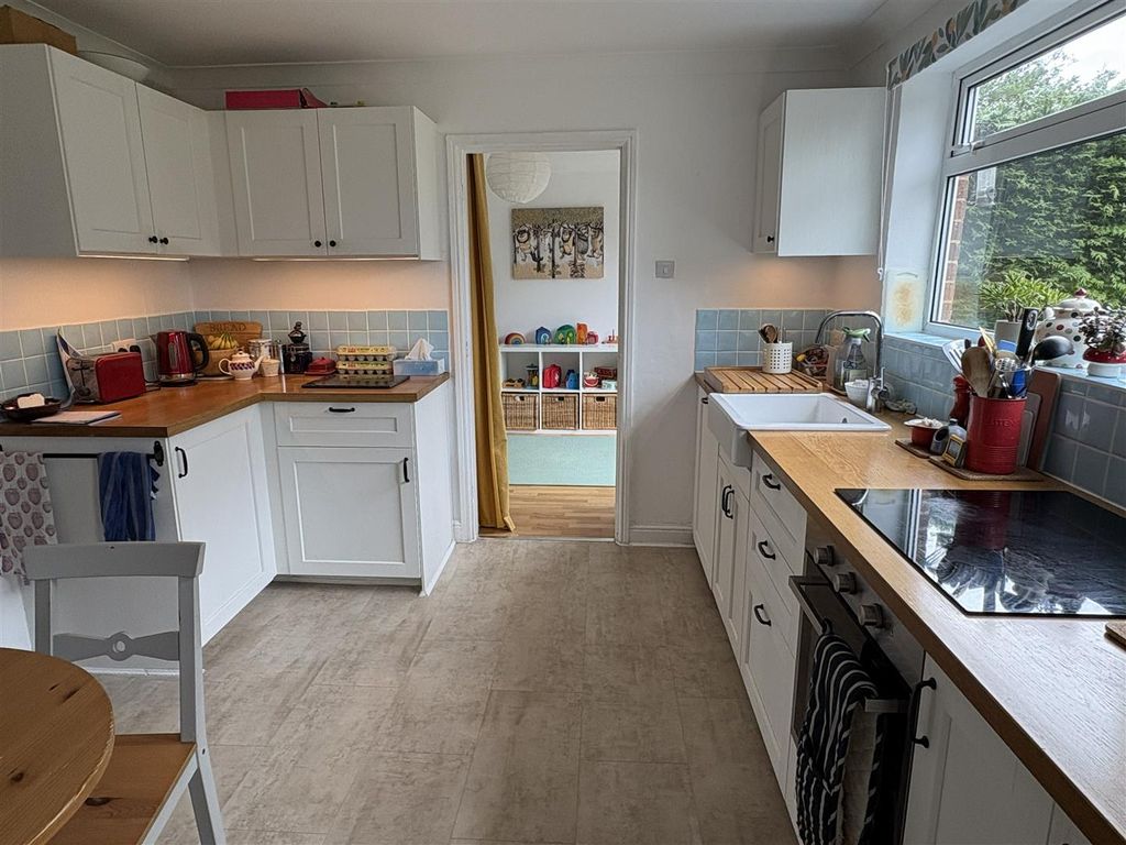 Property photo 3 of 17 Kitchen/Breakfast Room