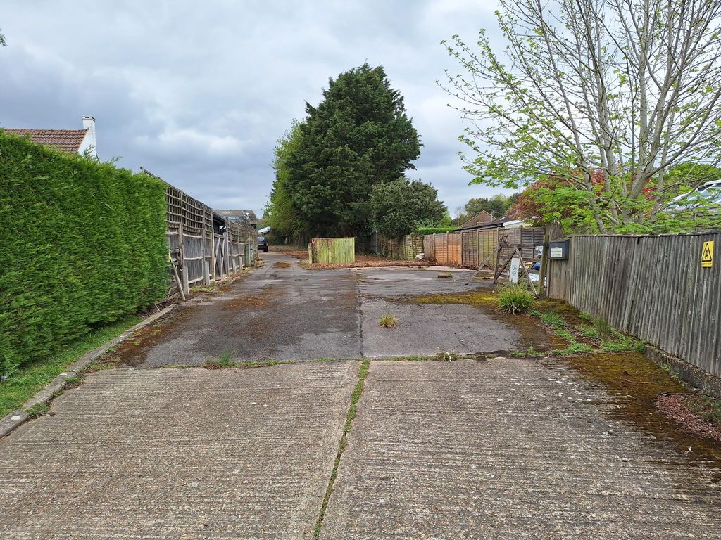 Property photo 2 of 2 Hurst Farm Driveway