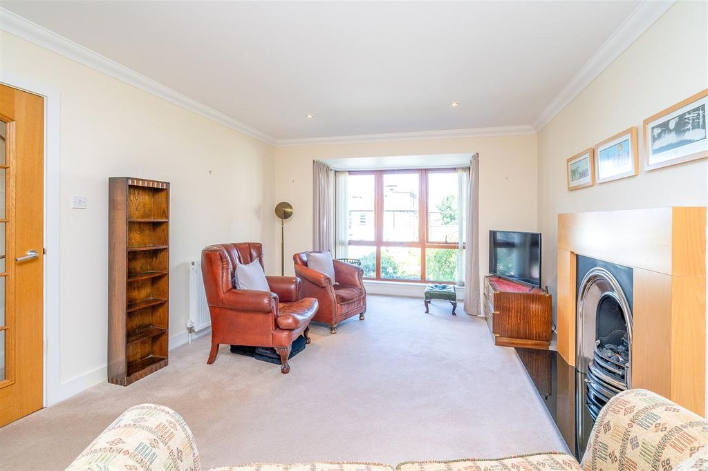 Property photo 3 of 32