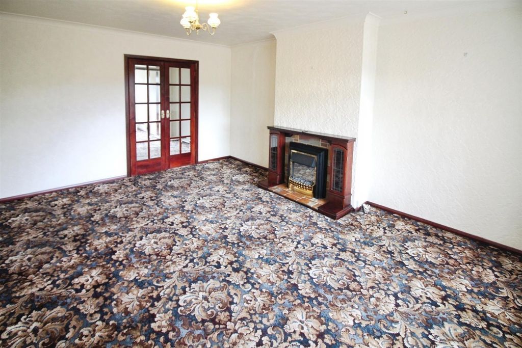 Property photo 2 of 11 Lounge