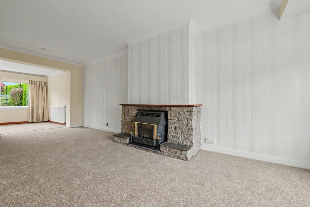 Property photo 2 of 32