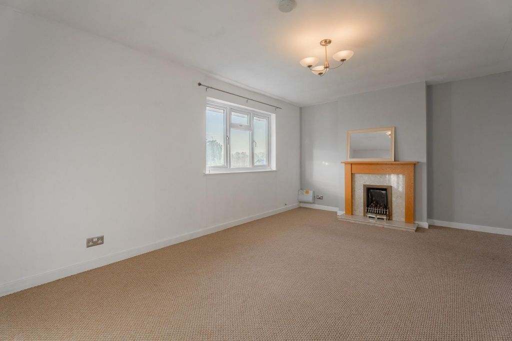Property photo 2 of 8 Roper Walk-5.Jpg
