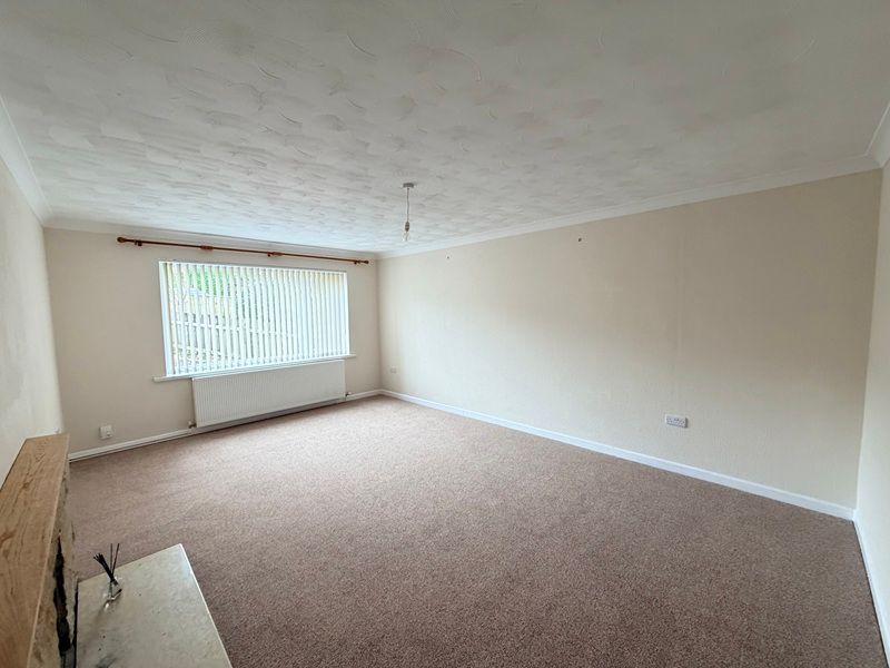 Property photo 3 of 14 Lounge