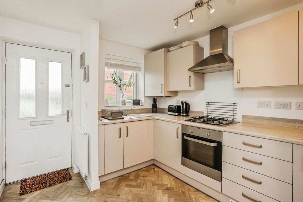 Property photo 2 of 17 Kitchen