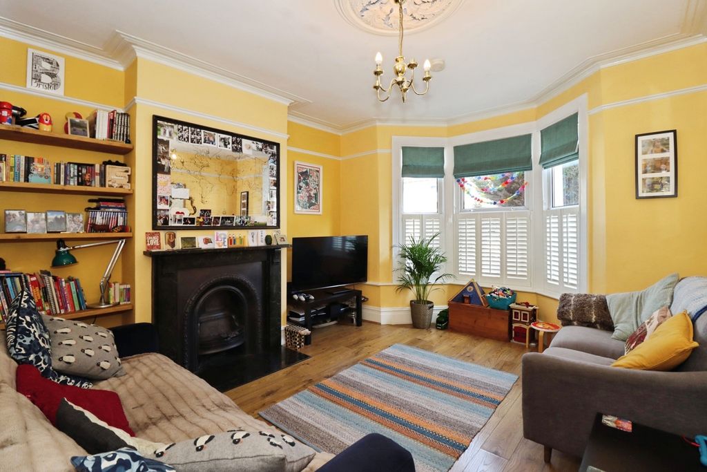 Property photo 2 of 17 Photo