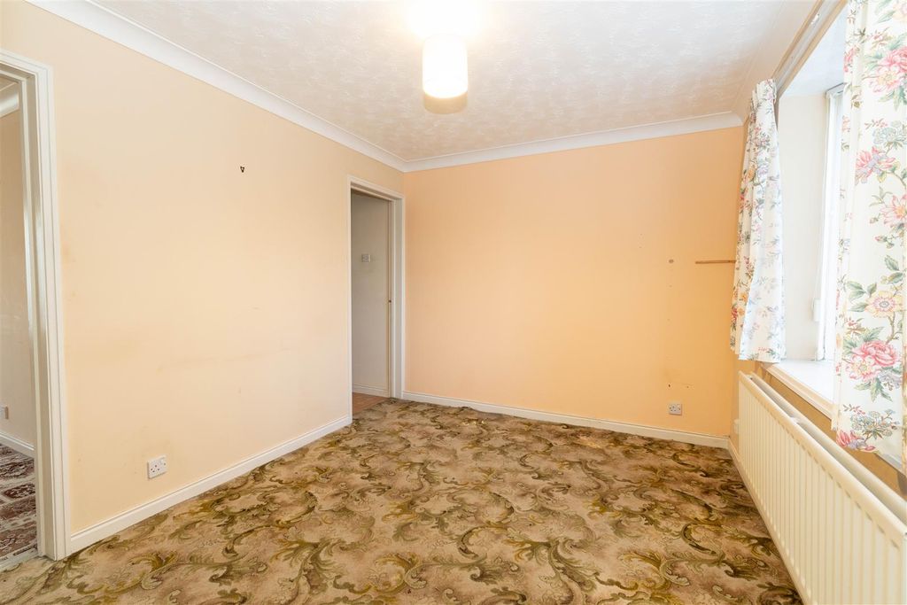 Property photo 3 of 10 Dining Room