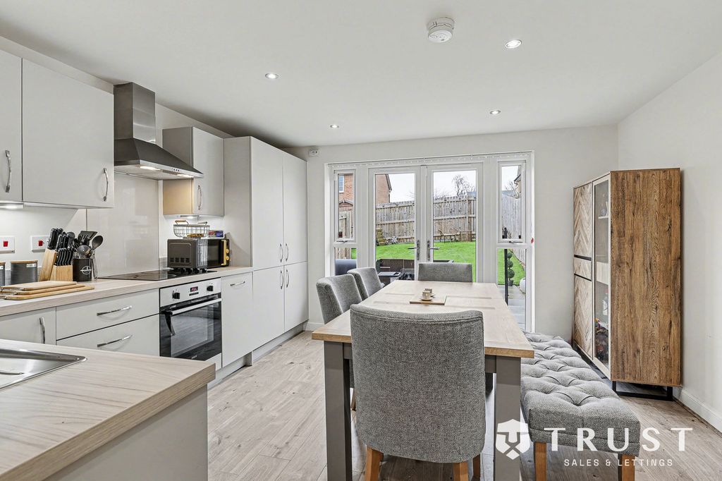 Property photo 2 of 26