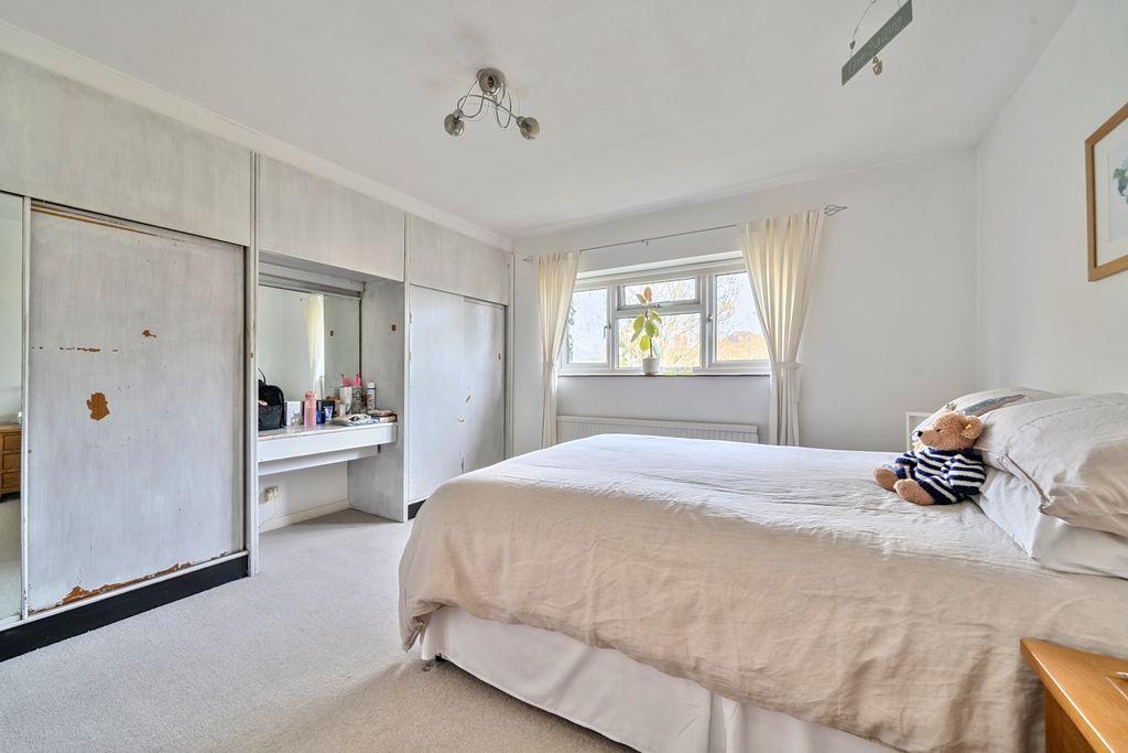 Property photo 3 of 10 1433708-20-69c159Ed28411