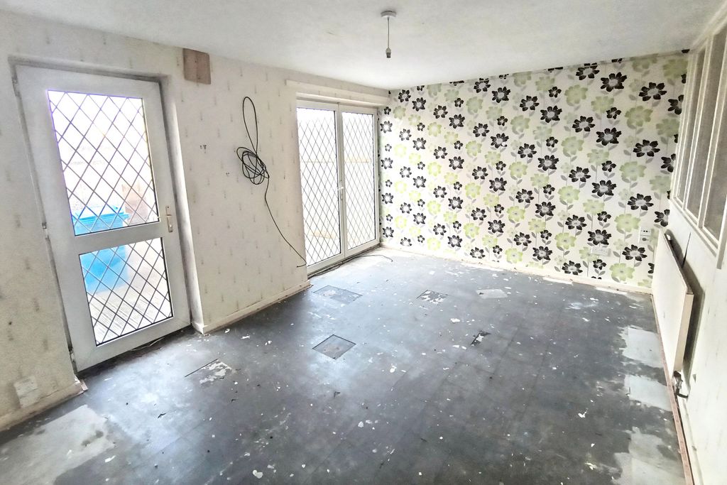Property photo 2 of 16 135 Axminster Close, Bransholme, Hull, East Yorkshire, Hu7 4Se