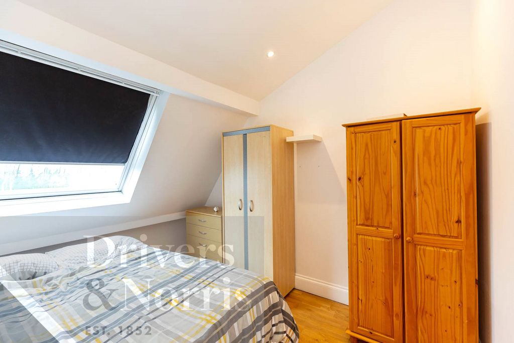Property photo 3 of 6 Picture No. 12