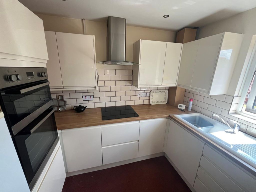 Property photo 2 of 12 Kitchen.Jpg