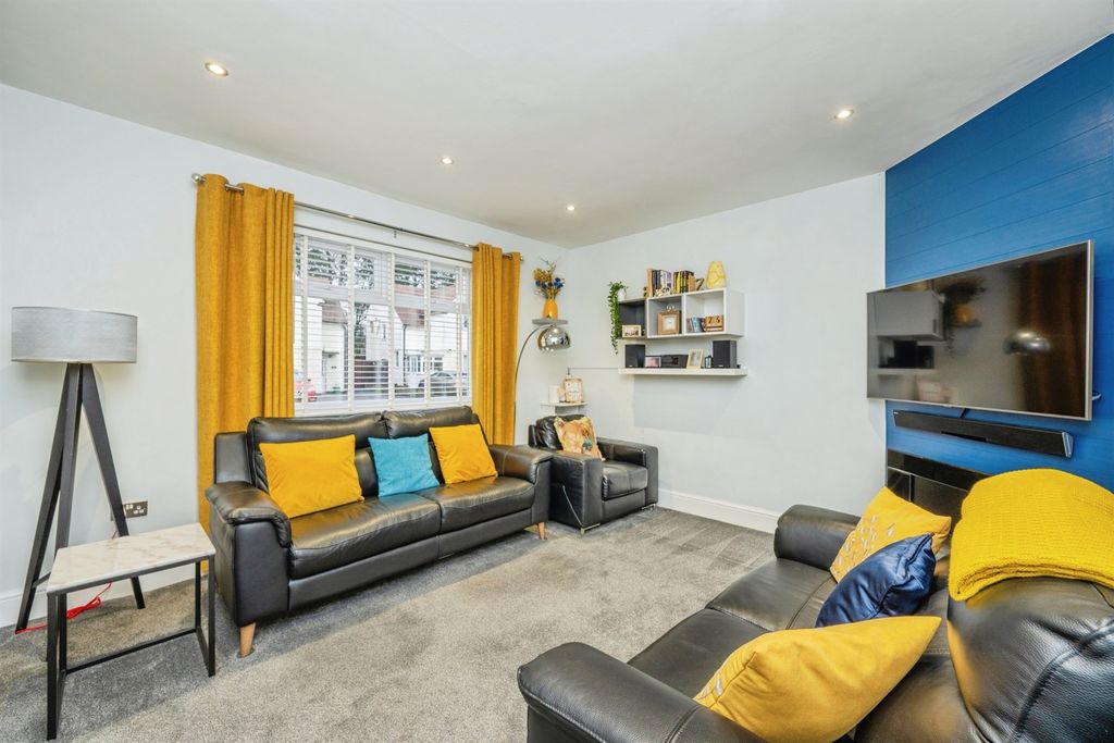 Property photo 3 of 16