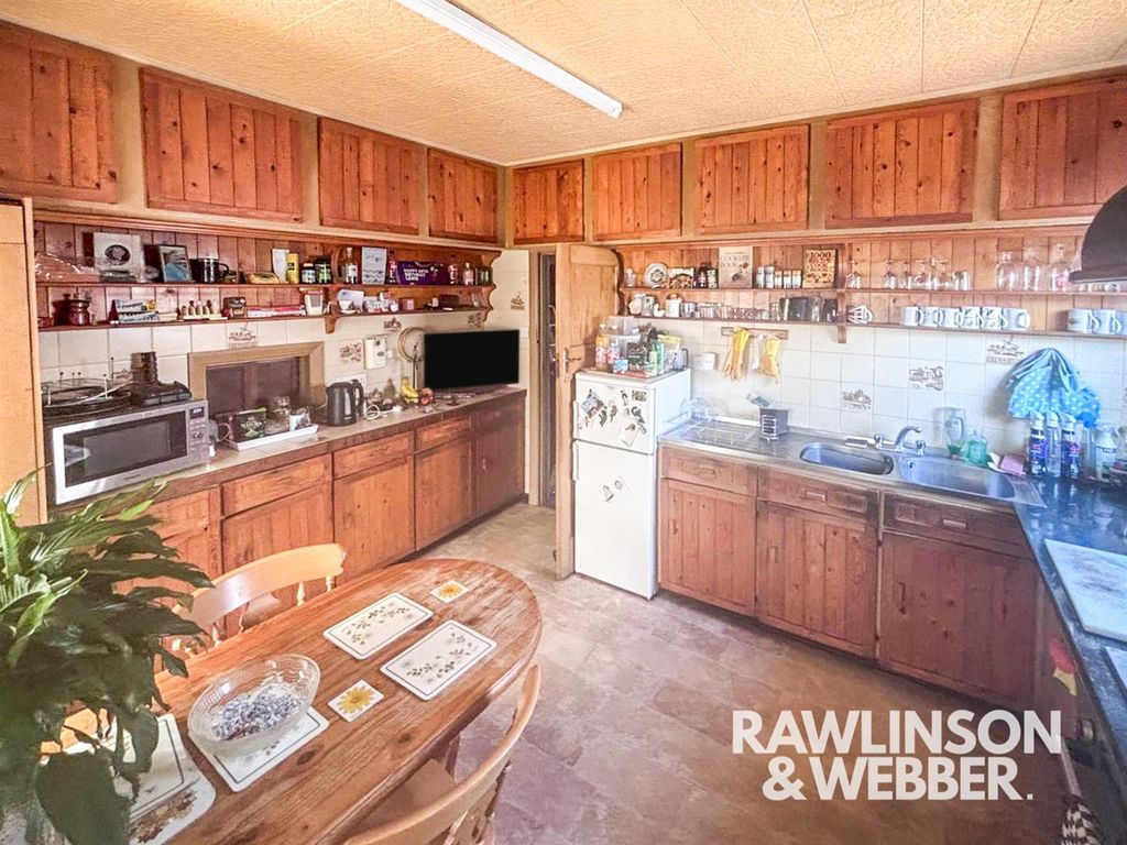 Property photo 3 of 14 01Feac55-B608-4531-87B1-02B126371B6A.Jpg