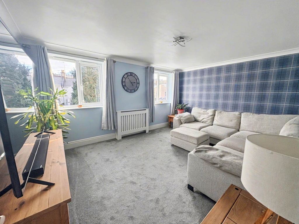 Property photo 2 of 21