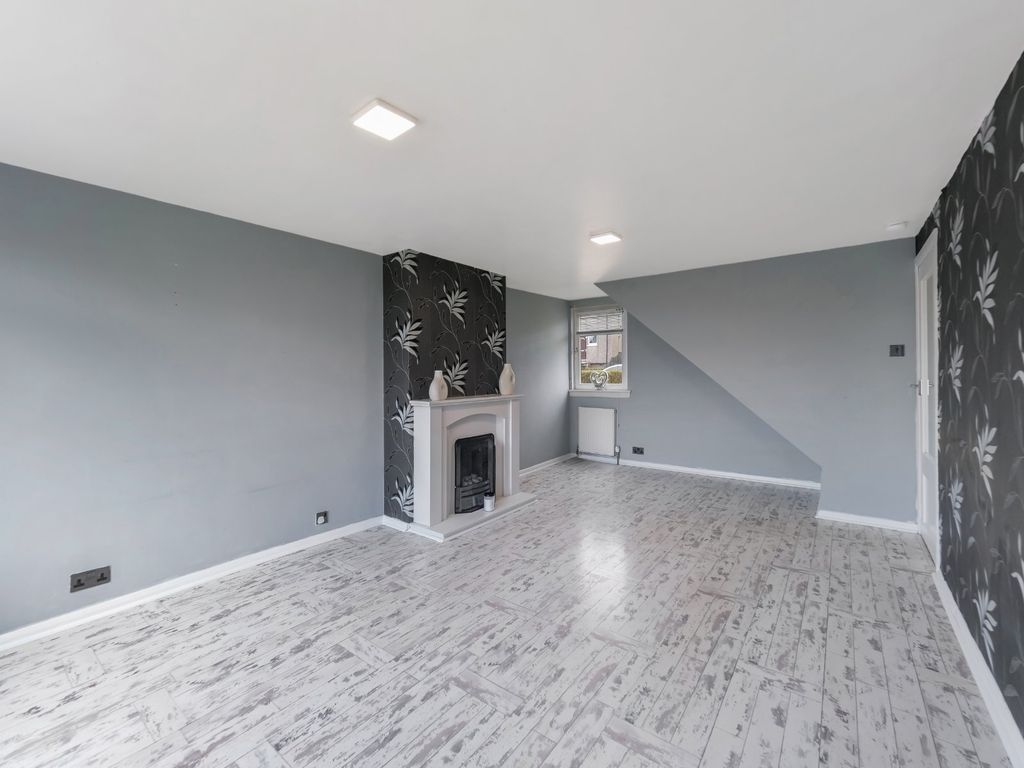 Property photo 3 of 18 Living/Dining Room