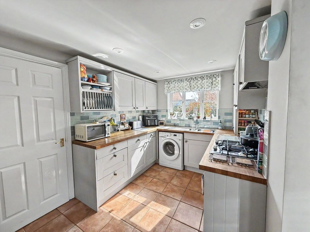 Property photo 2 of 27 4996337