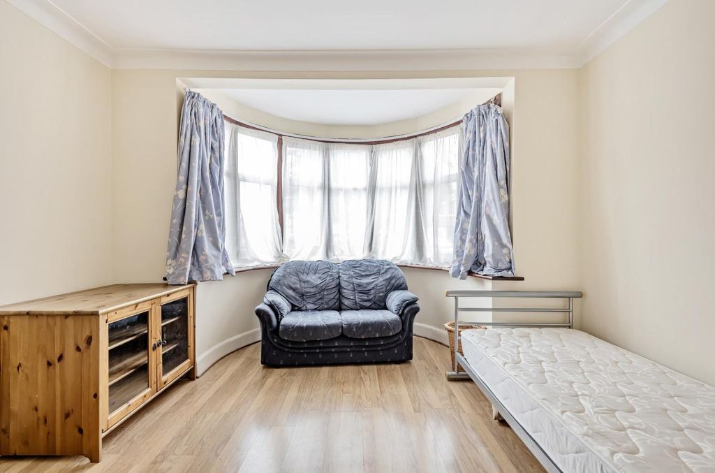 Property photo 2 of 14 Davidson Frost-Wellings, Dfw, Weighton Road, Harro