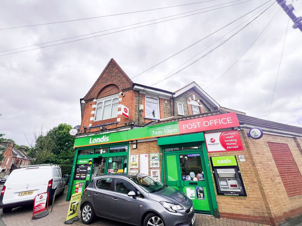 Property photo 1 of 2 Carr Rd E17