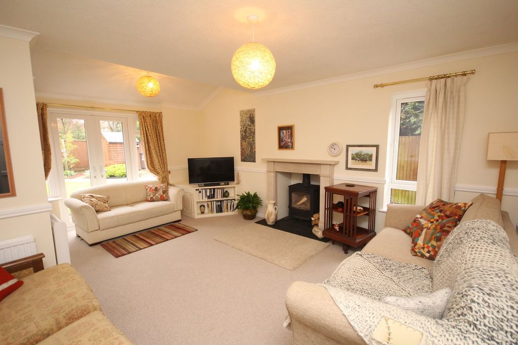 Property photo 2 of 27
