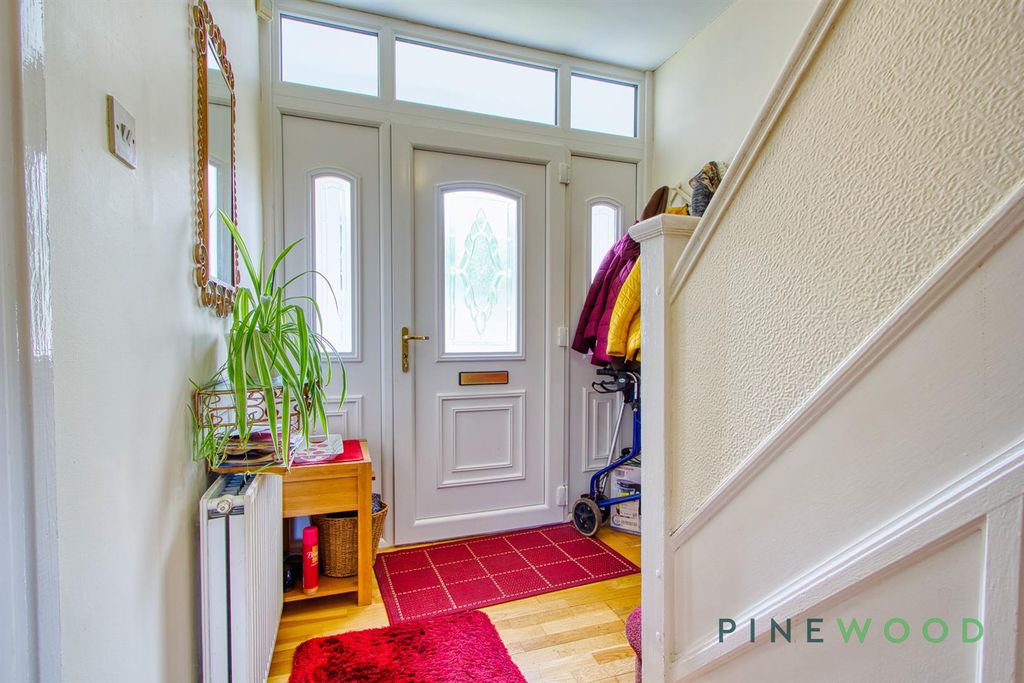 Property photo 2 of 25 Entrance Hall