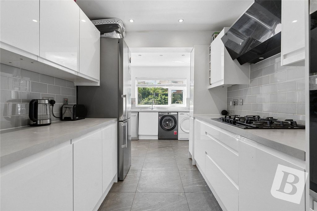 Property photo 2 of 20 Kitchen
