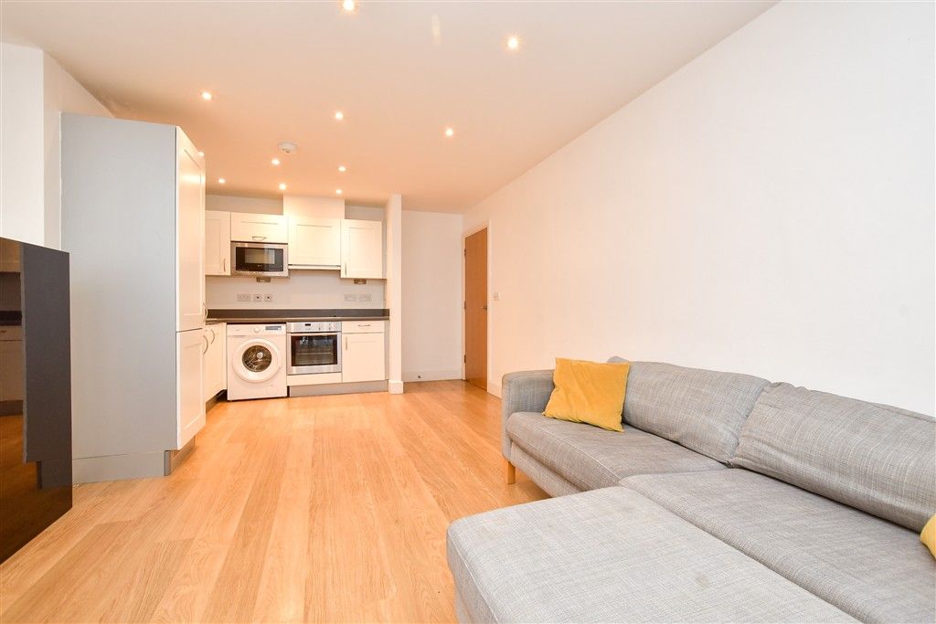 Property photo 3 of 9 Kitchen / Lounge