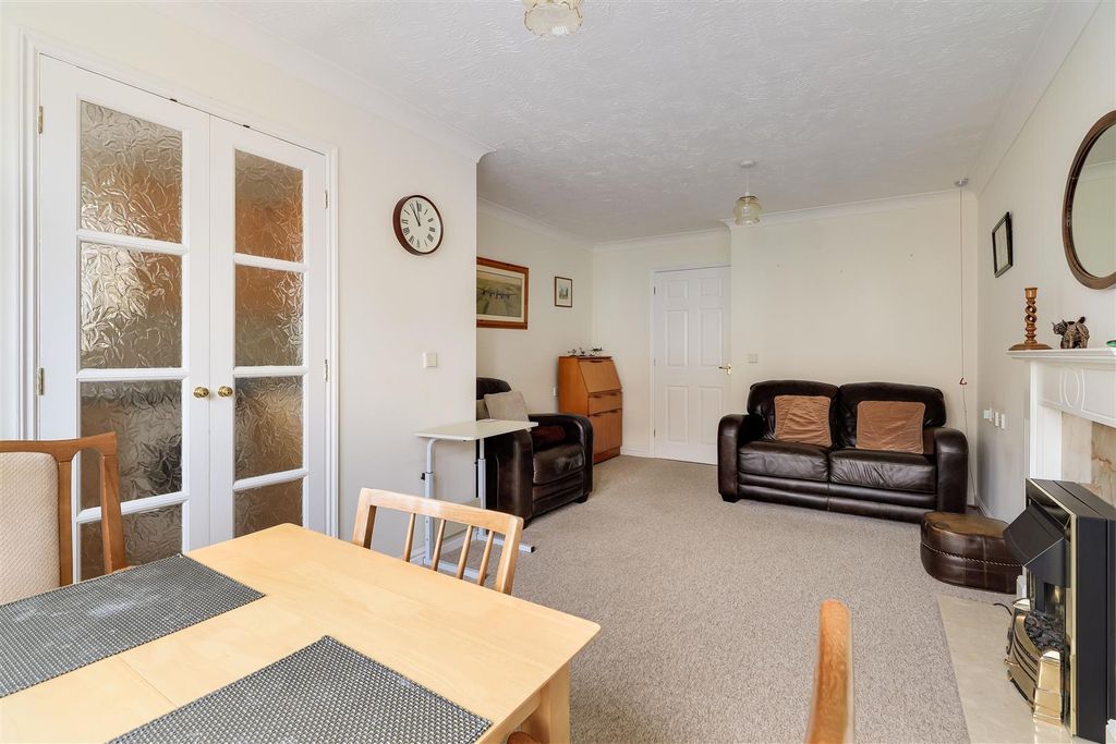 Property photo 2 of 19 Living/ Dining Room