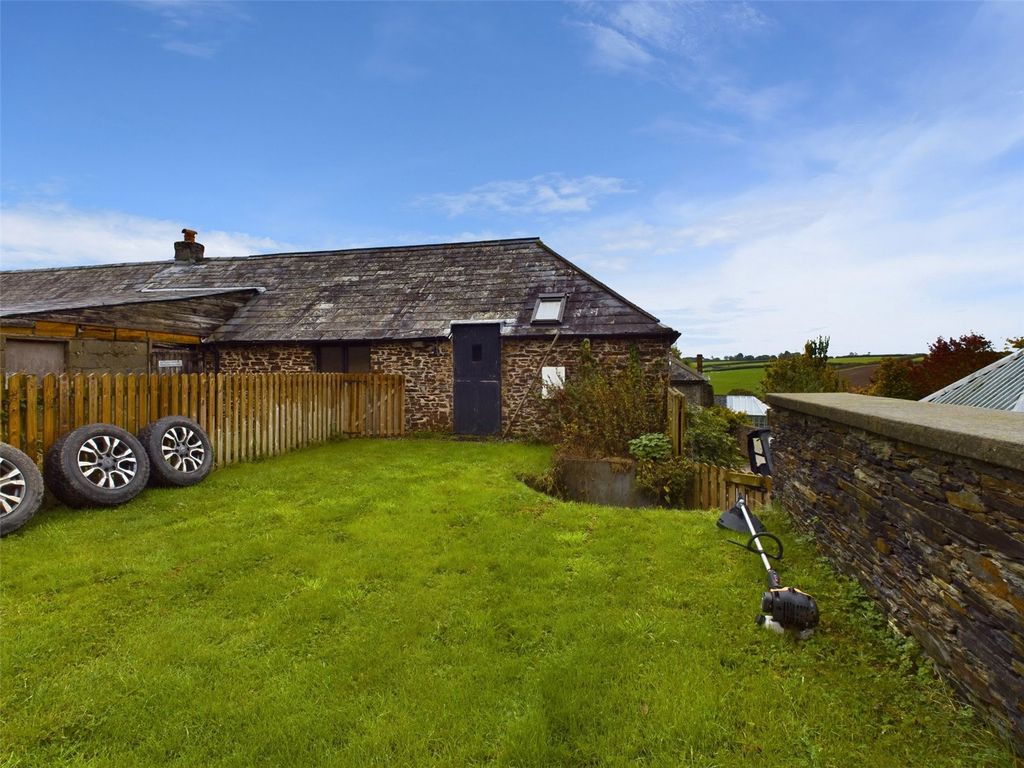 Property photo 2 of 18 Picture No. 23