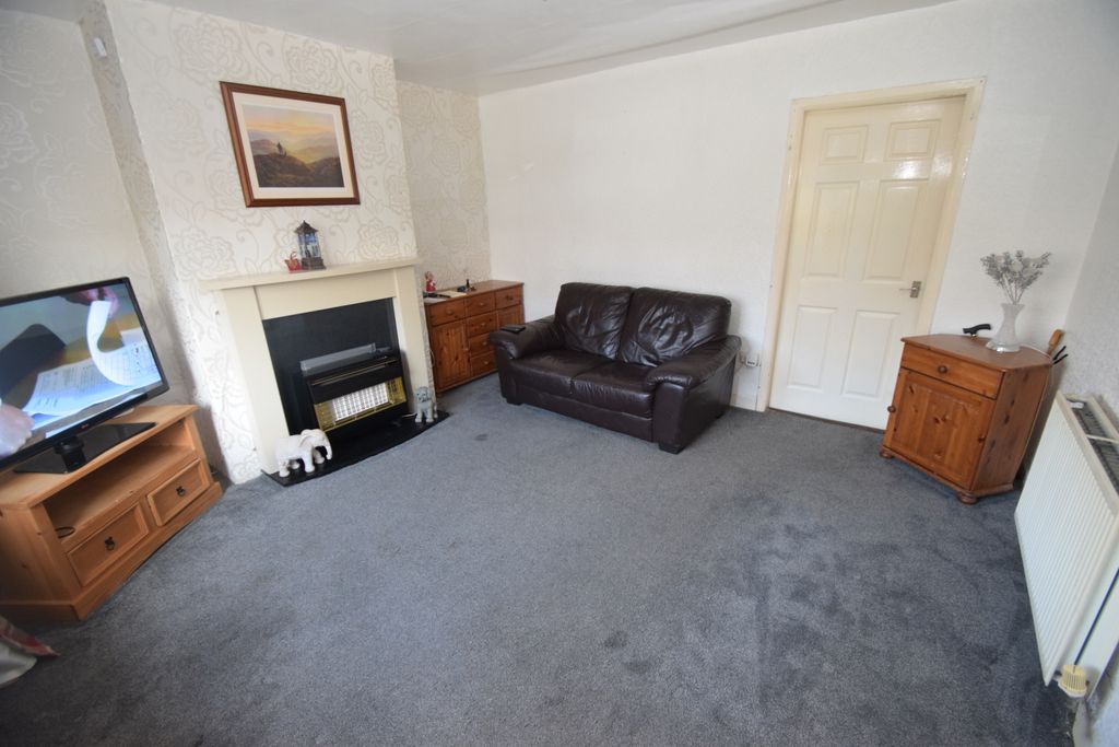 Property photo 2 of 13 Lounge