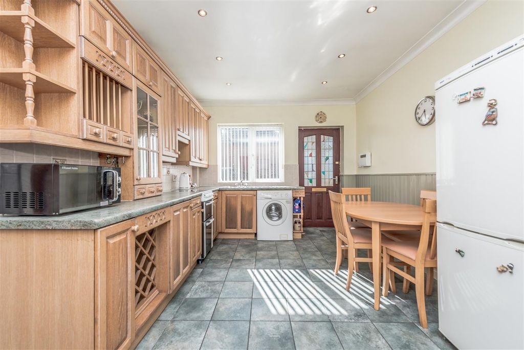 Property photo 2 of 29 Fitted Dining Kitchen:
