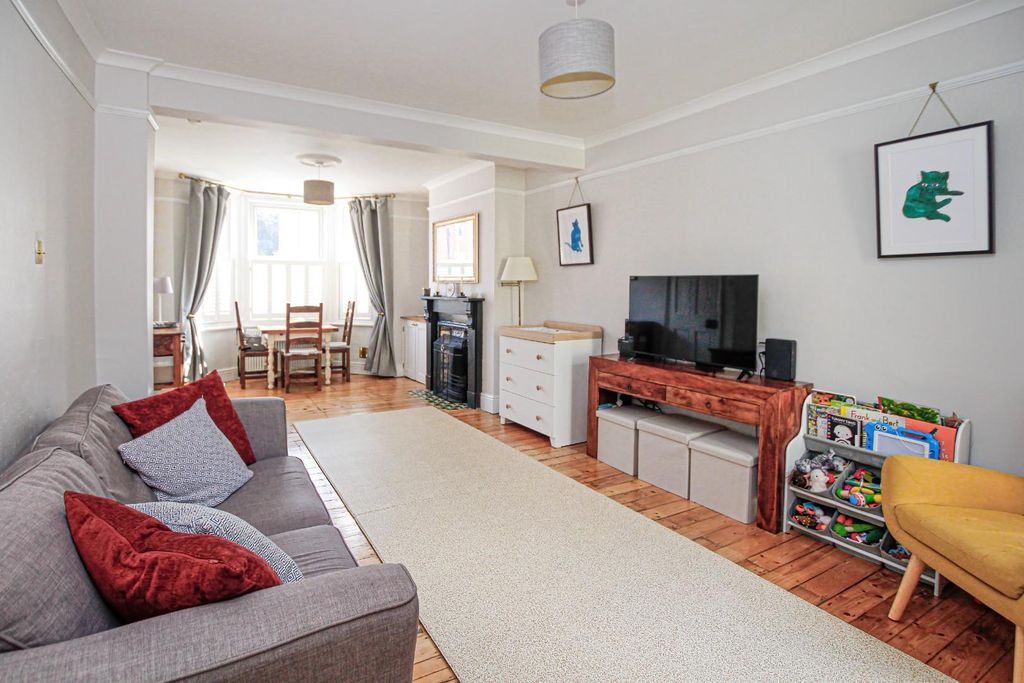 Property photo 2 of 13