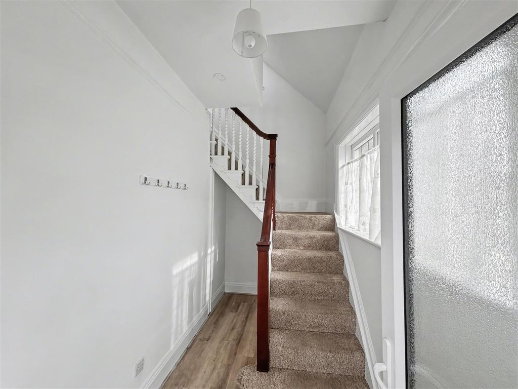 Property photo 3 of 10 Stairwell