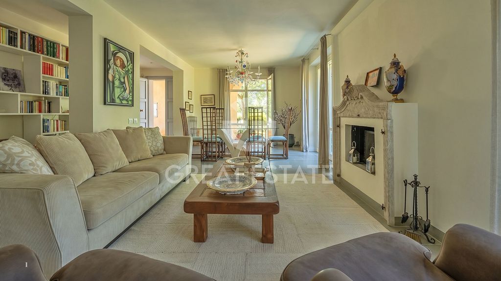 Property photo 2 of 36 Interiors