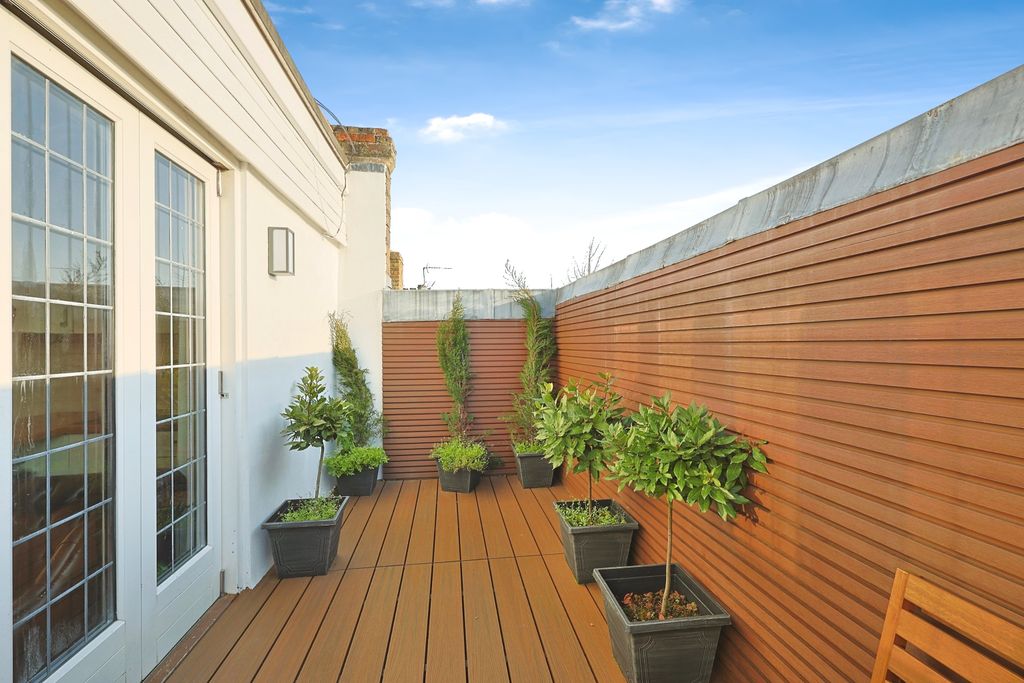 Property photo 1 of 19 Balcony