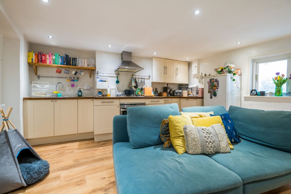 Property photo 3 of 17