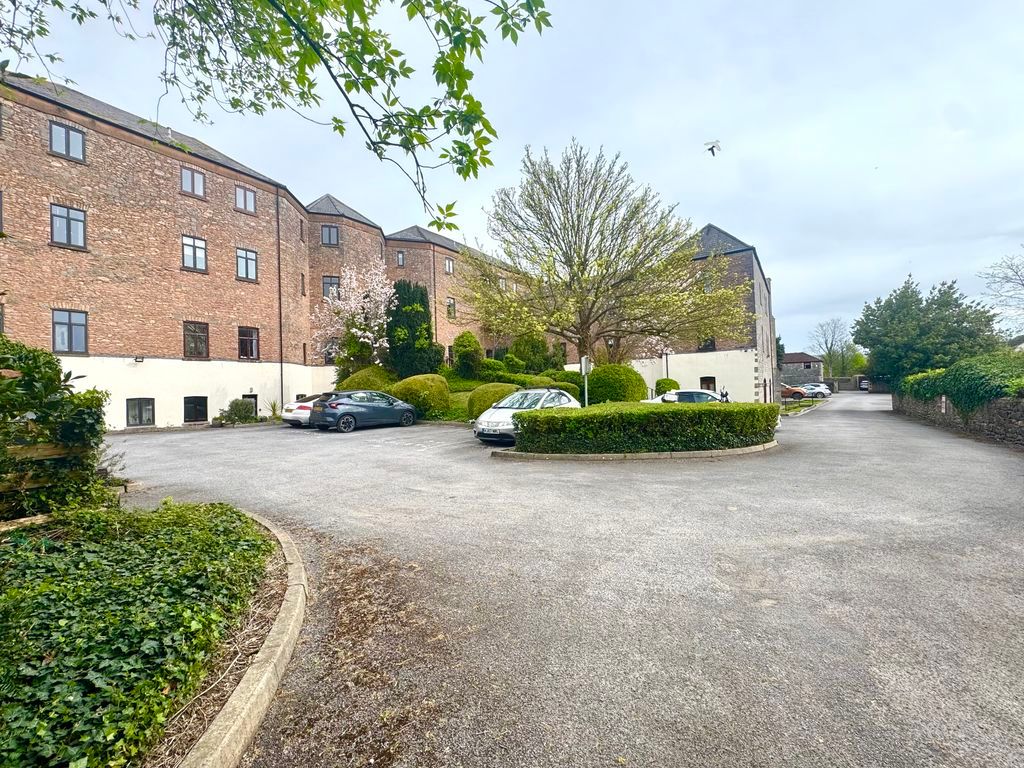 Property photo 1 of 6 Photo 6