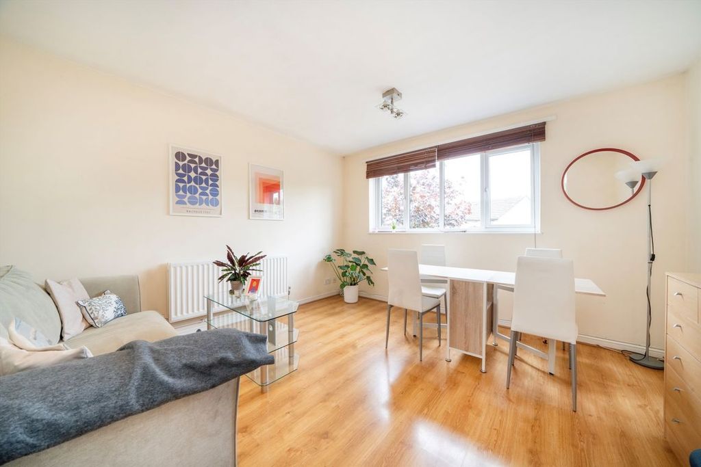Property photo 2 of 7