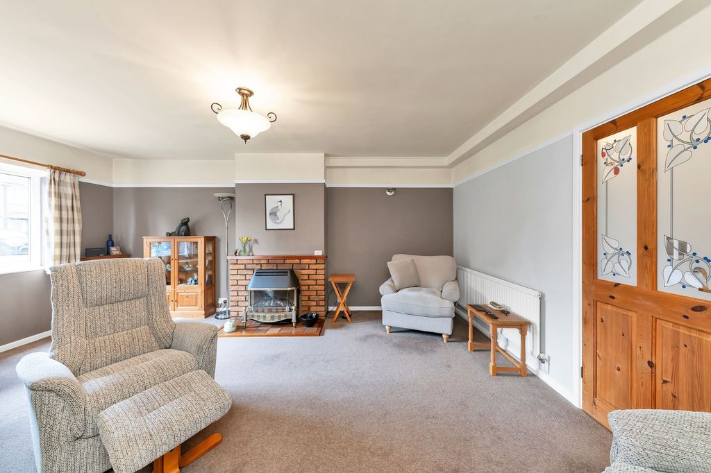 Property photo 2 of 27