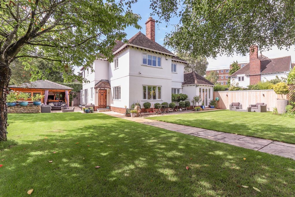 Property photo 1 of 18