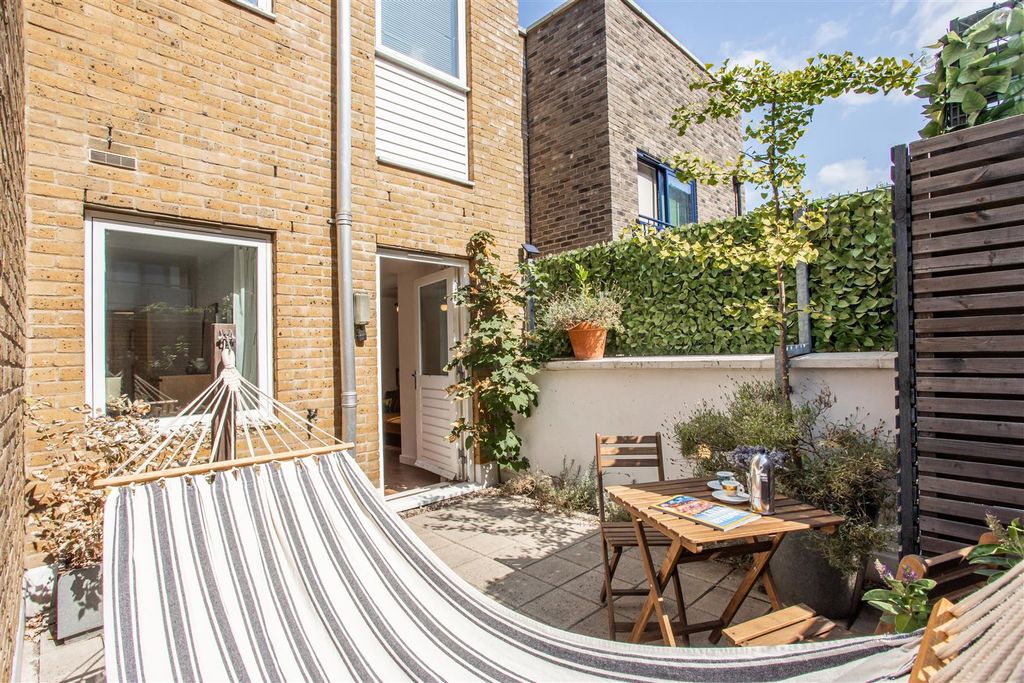 Property photo 2 of 14 Private Courtyard
