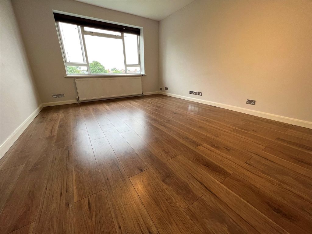 Property photo 3 of 5 Picture No. 15