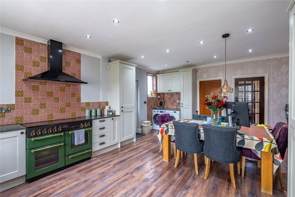 Property photo 3 of 36 Picture No. 97