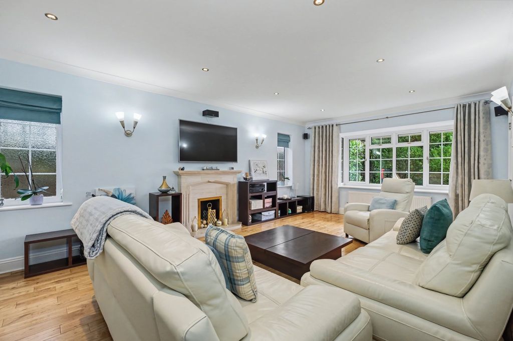 Property photo 3 of 26