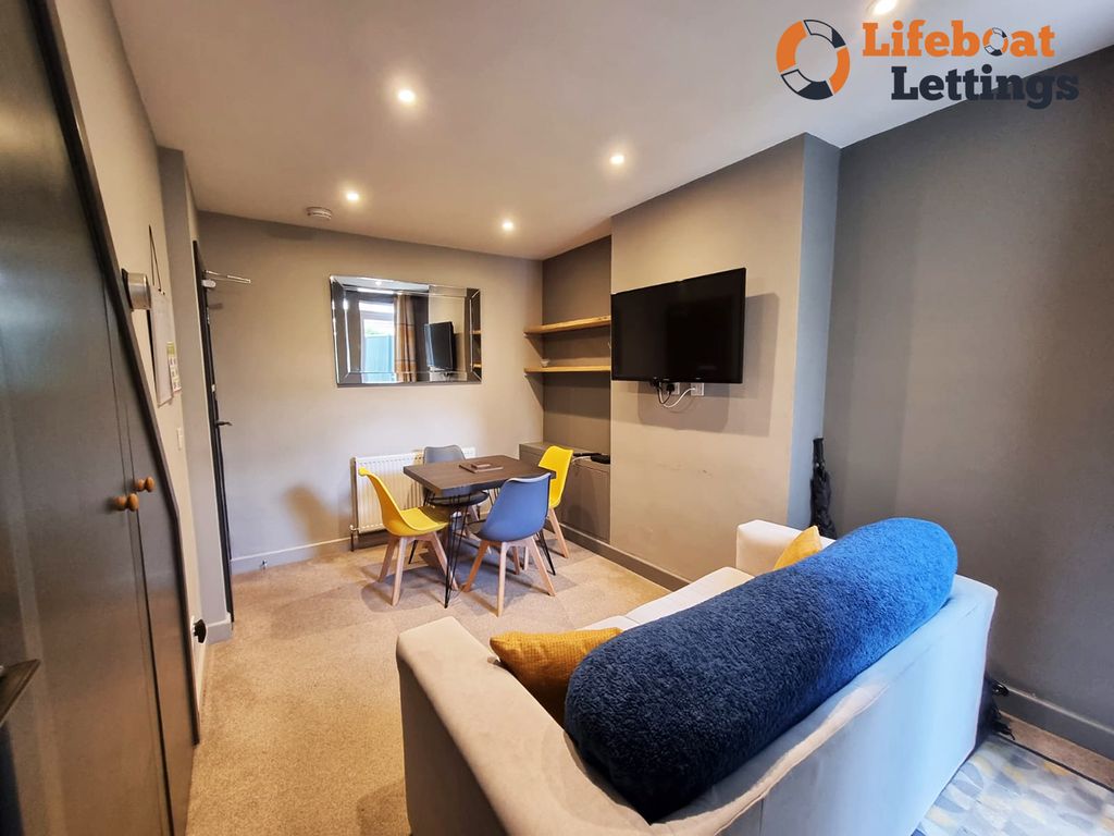 Property photo 3 of 8 Shared Lounge B