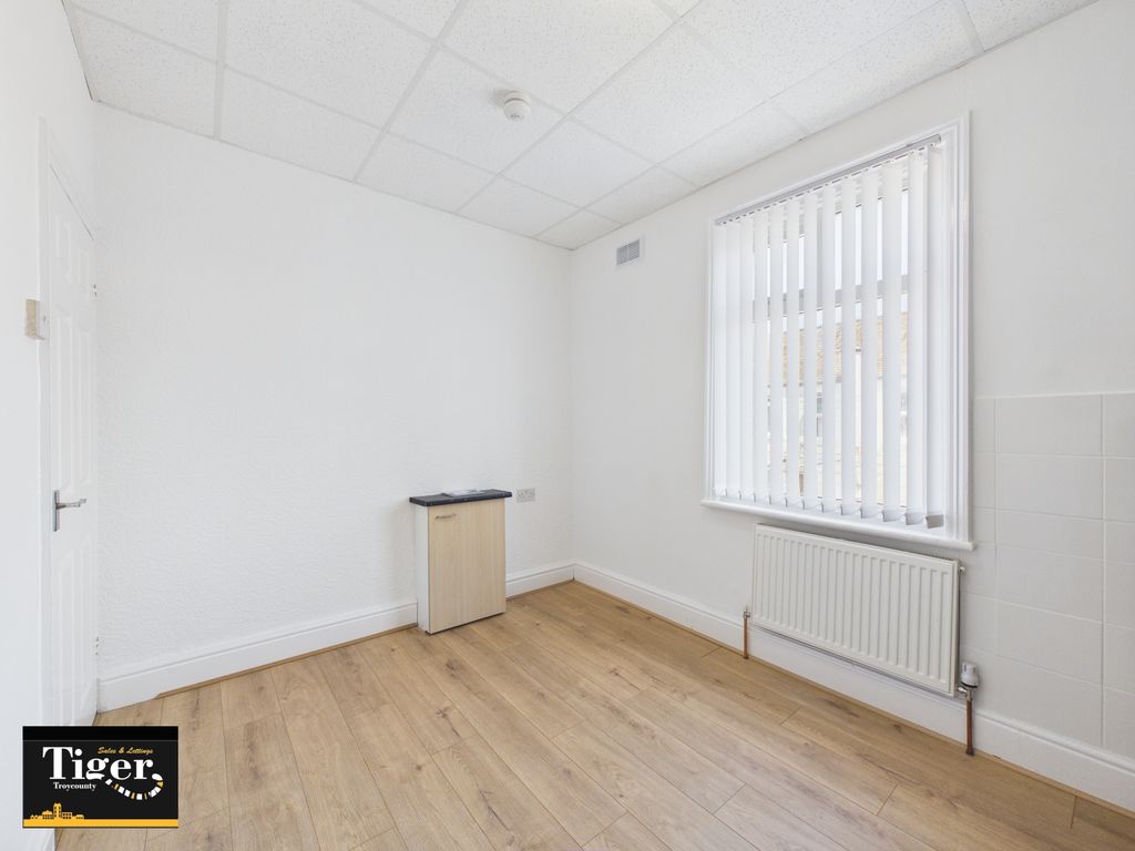 Property photo 3 of 8 Cam03440G0-Pr0648-Still006