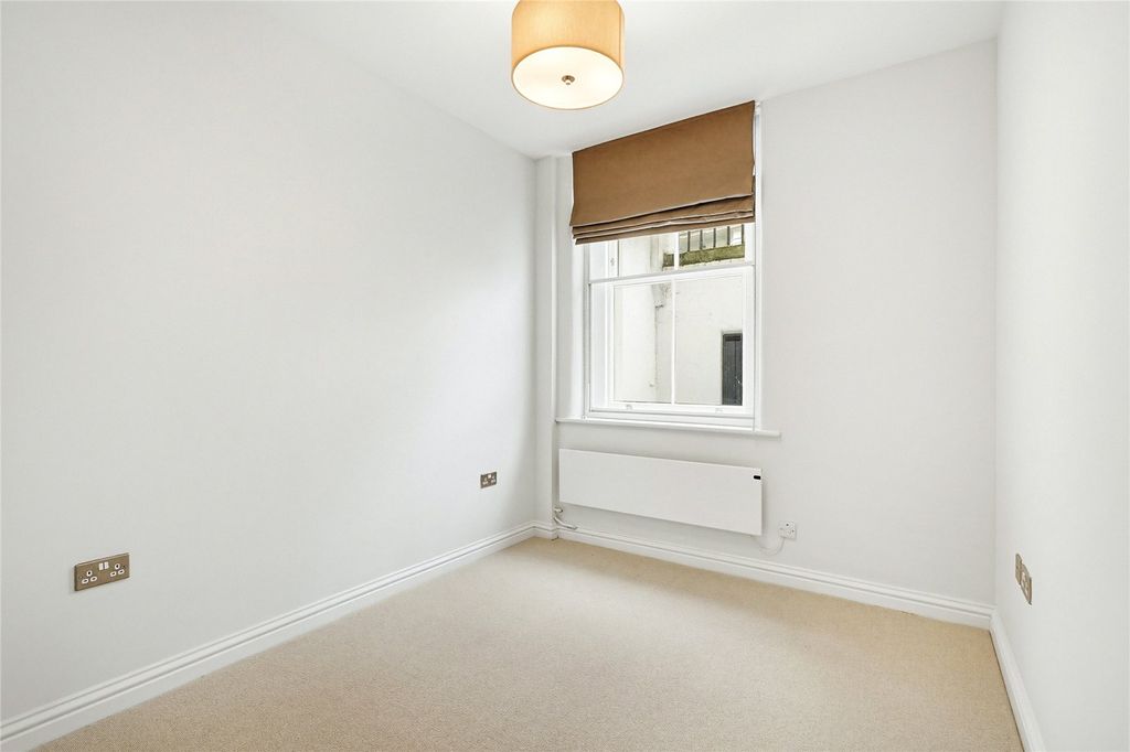 Property photo 3 of 9 Bedroom